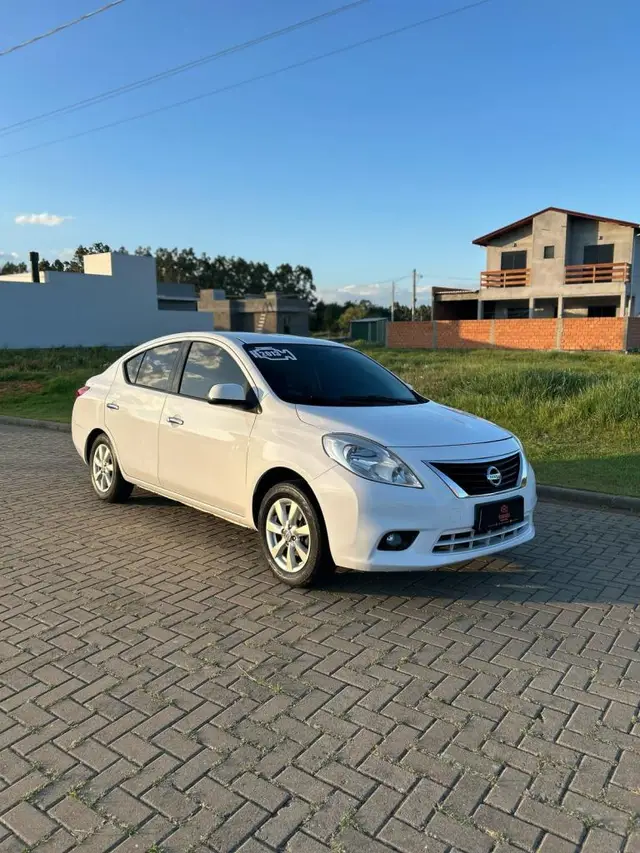 Carro Nissan Versa 2013 1.6 16V SL (Flex)