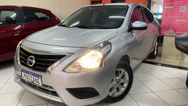Carro Nissan Versa 2017 1.6 16V SV (Flex)
