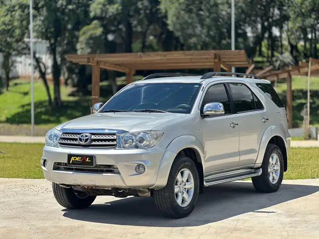 Carro Toyota Hilux SW4 2010 SR 4x2 2.7 VVT-i (aut)