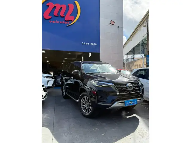 Carro Toyota SW4 2022 SRX 2.8 turbodiesel 7L 4x4 (Aut)