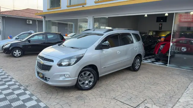 Carro Chevrolet Spin 2017 Advantage 5S 1.8 (Flex) (Aut)