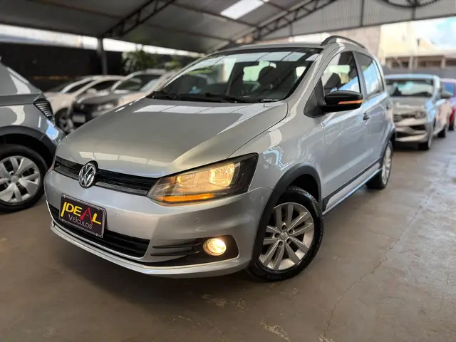 Carro Volkswagen Fox 2017 1.0 MPI Track (Flex)
