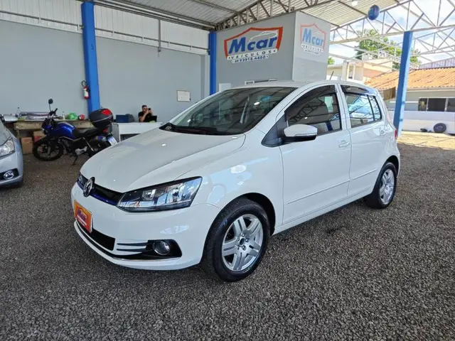 Carro Volkswagen Fox 2015 BlueMotion 1.0 MPI (Flex)
