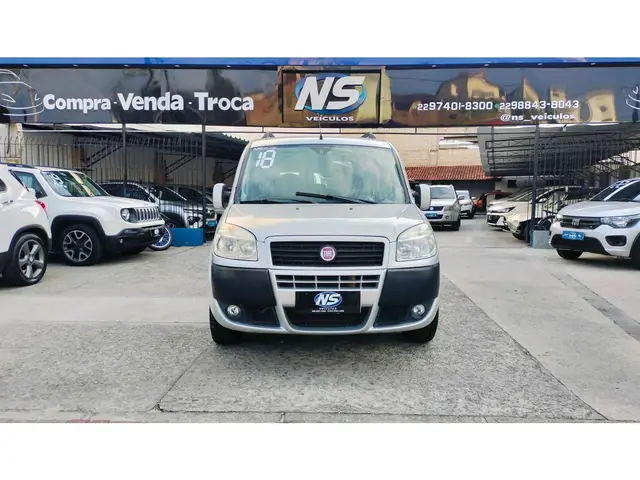 Carro Fiat Doblò 2018 Essence 1.8 7L (Flex)