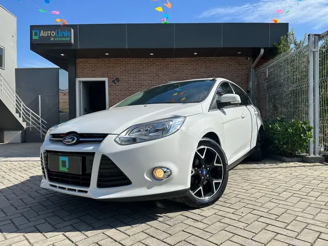 Carro Ford Focus Hatch 2015 Titanium Plus 2.0 16V PowerShift