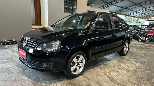 Carro Volkswagen Polo Sedan 2014 1.6 8V (Flex)