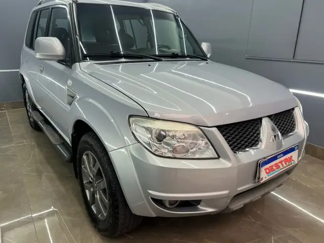 Carro Mitsubishi Pajero TR4 2013 2.0 16V 4x2 (Flex) (Aut)