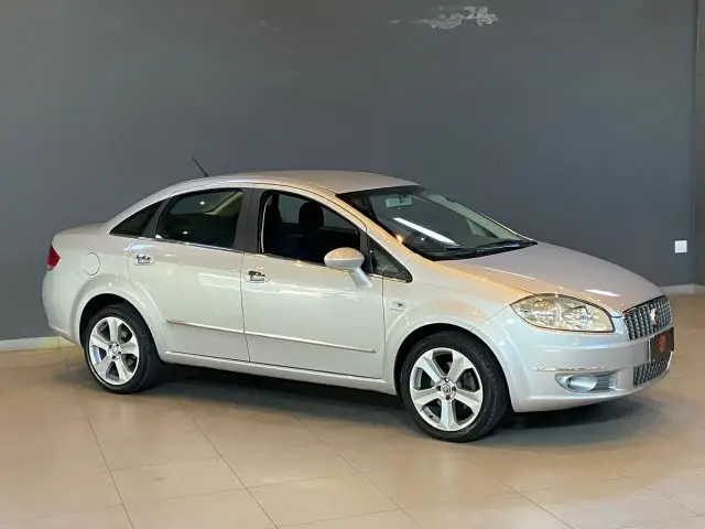 Carro Fiat Linea 2010 LX 1.9 16V Dualogic (Flex)