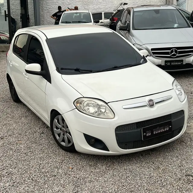 Carro Fiat Palio 2012 Attractive 1.0 8V (Flex)