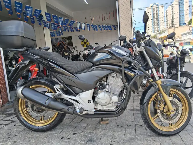 Carro Honda CB 300R 2014 Standard