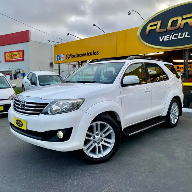 Carro Toyota Hilux SW4 2012 SR 4x2 2.7/ 2.7 Flex 16V Aut.