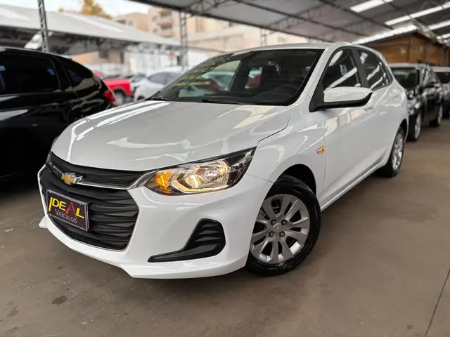 Carro Chevrolet Onix Plus 2023 LT 1.0