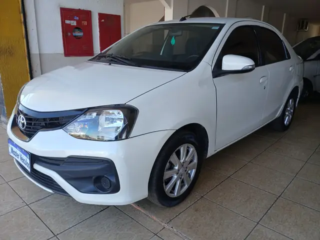 Carro Toyota Etios Sedan 2021 X Plus 1.5 (Flex)