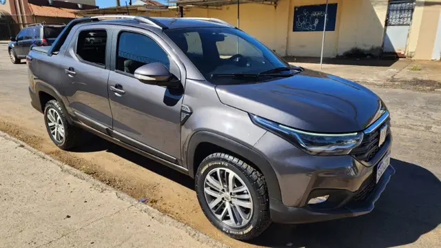 Carro Fiat Strada 2023 Volcano 1.3 8V CD AT