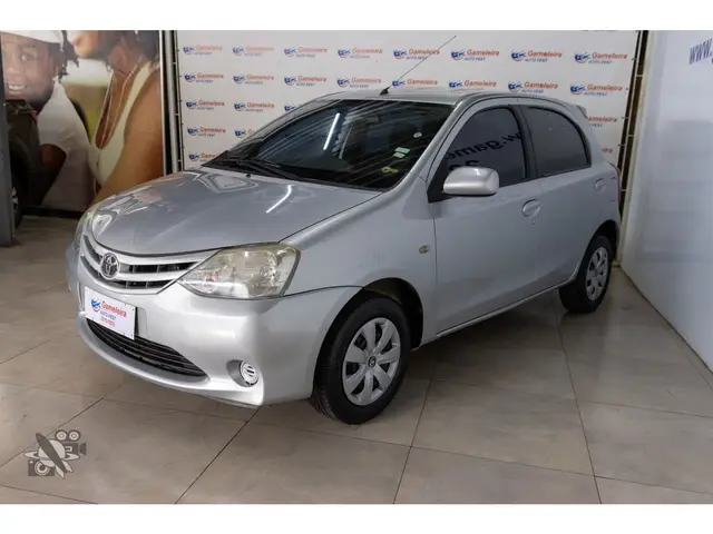 Carro Toyota Etios 2013 XS 1.3 (Flex)