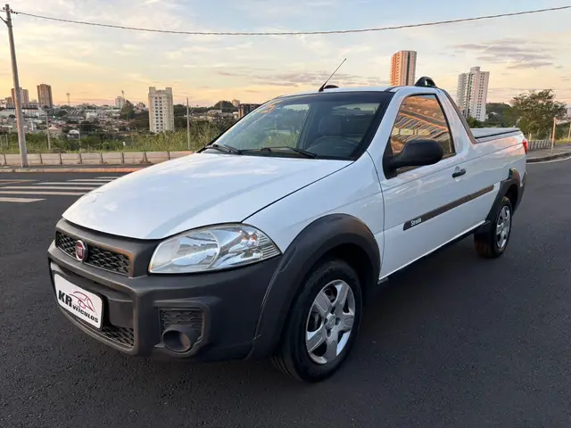 Carro Fiat Strada 2015 Working 1.4 (Flex)