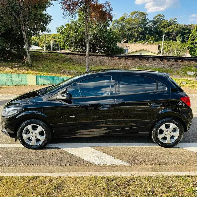 Carro Chevrolet Onix 2019 1.4 LT SPE/4 (Aut)