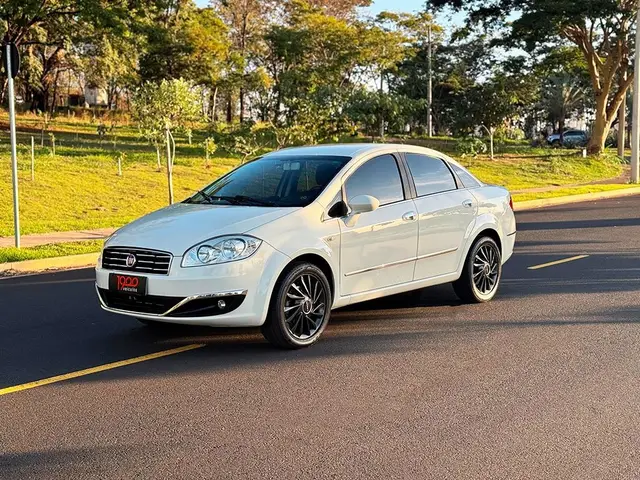 Carro Fiat Linea 2016 Absolute 1.8 16V Dualogic (Flex)