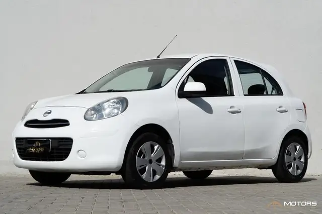 Carro Nissan March 2012 1.0 16V (Flex)