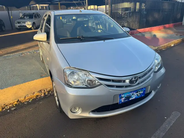 Carro Toyota Etios 2015 X 1.3 (Flex)