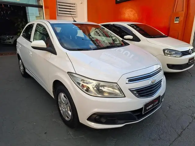Carro Chevrolet Onix 2013 1.0 LT SPE/4