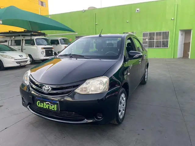 Carro Toyota Etios Sedan 2017 X 1.5 (Flex)