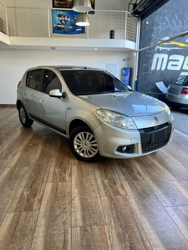 Carro Renault Sandero 2013 Privilège 1.6 8V Hi-Torque (flex)