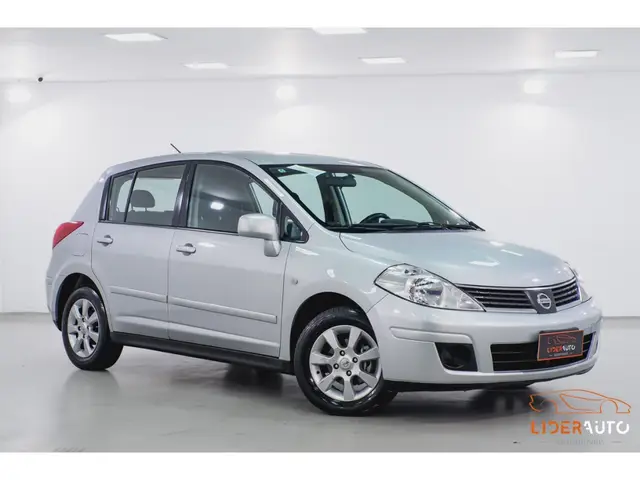 Carro Nissan Tiida 2008 S 1.8