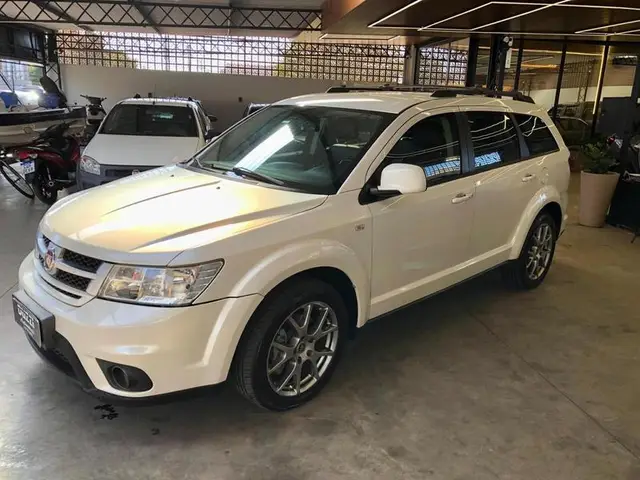 Carro Fiat Freemont 2015 2.4 16V Emotion (Aut)