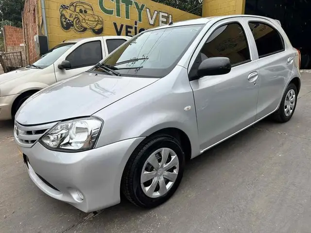Carro Toyota Etios 2013 1.3 (Flex)