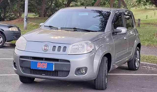 Carro Fiat Uno 2011 Attractive 1.4 8V (Flex) 4p