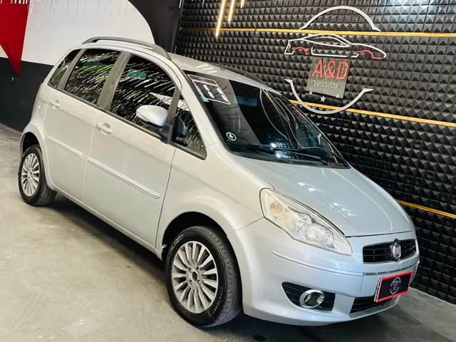 Carro Fiat Idea 2011 Attractive 1.4 8V (Flex)