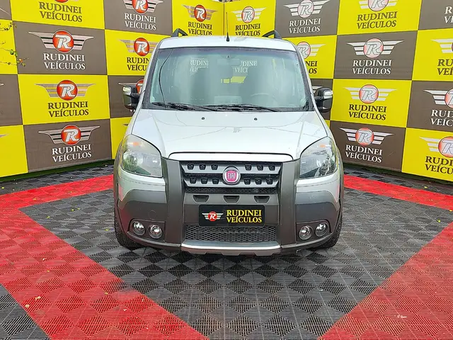 Carro Fiat Doblò 2016 Adventure 1.8 16V (Flex)