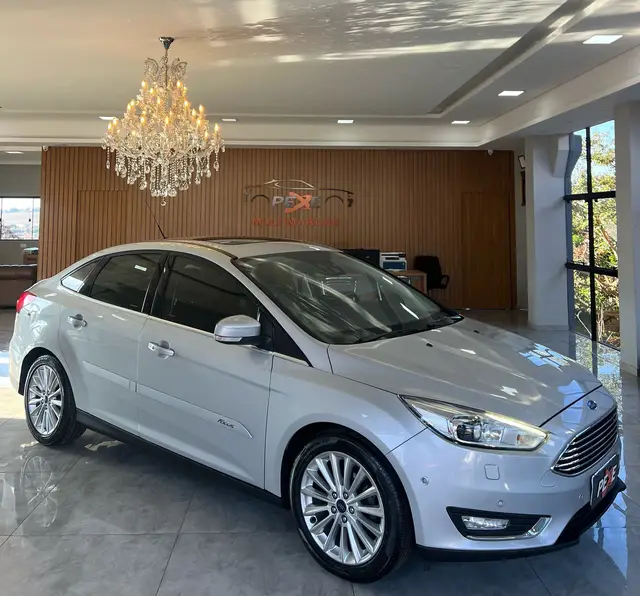 Carro Ford Focus Hatch 2017 Titanium 2.0 PowerShift