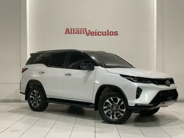Carro Toyota SW4 2025 SRX Platinum 2.8 Turbodiesel 4x4 (Aut.) (7 Lugares)