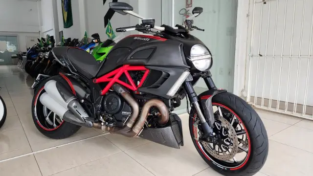 Moto Ducati Diavel 2013 1198 Strada