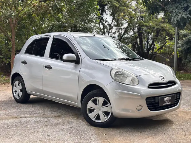 Carro Nissan March 2013 1.0 16V (Flex)