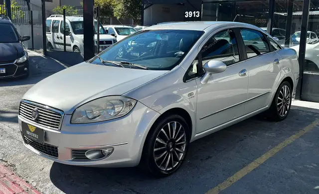 Carro Fiat Linea 2012 Absolute 1.8 16V Dualogic (Flex)