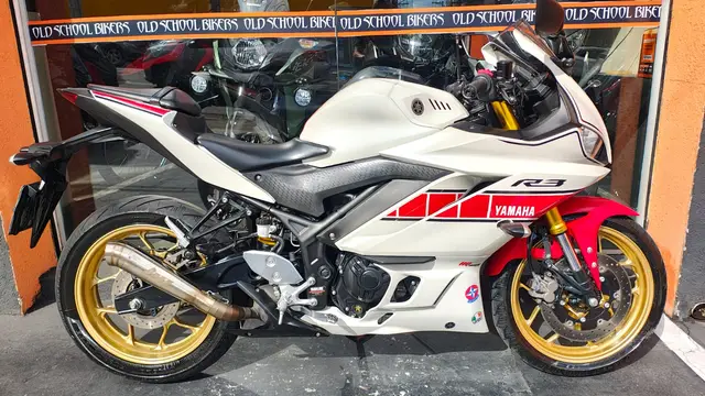 Carro Yamaha YZF R3 2023 World GP 60th Anniversary Edition