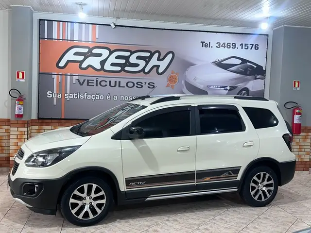 Carro Chevrolet Spin 2017 Activ 1.8 (Flex) (Aut)