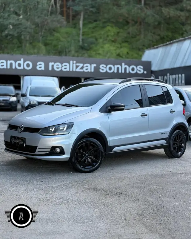 Carro Volkswagen Fox 2017 1.0 MPI Track (Flex)