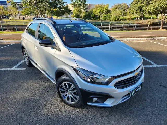 Carro Chevrolet Onix 2018 1.4 Activ SPE/4