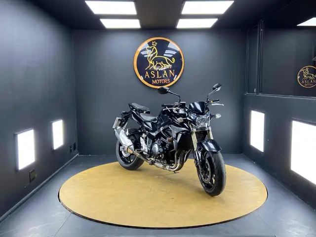 Carro Suzuki GSR 750 2015 GSR 750A
