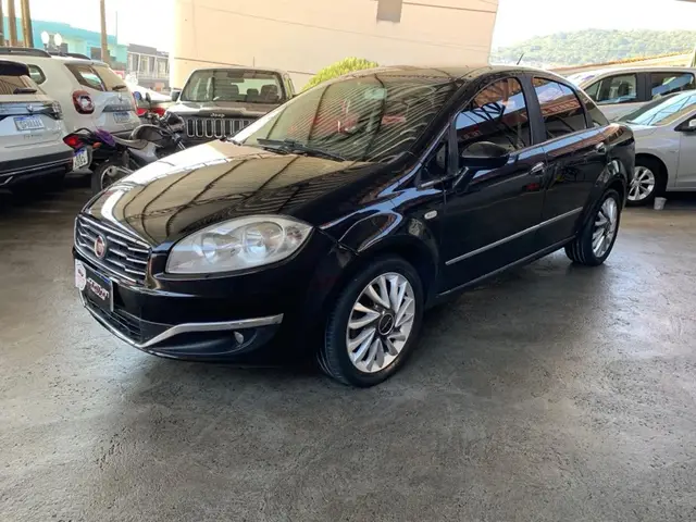 Carro Fiat Linea 2015 Absolute 1.8 16V Dualogic (Flex)