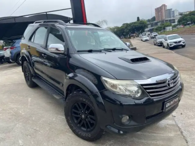 Carro Toyota Hilux SW4 2013 SRV 3.0 4X4 (7 Lugares)