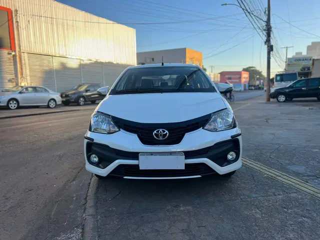 Carro Toyota Etios Sedan 2019 Platinum 1.5 (Aut) (Flex)