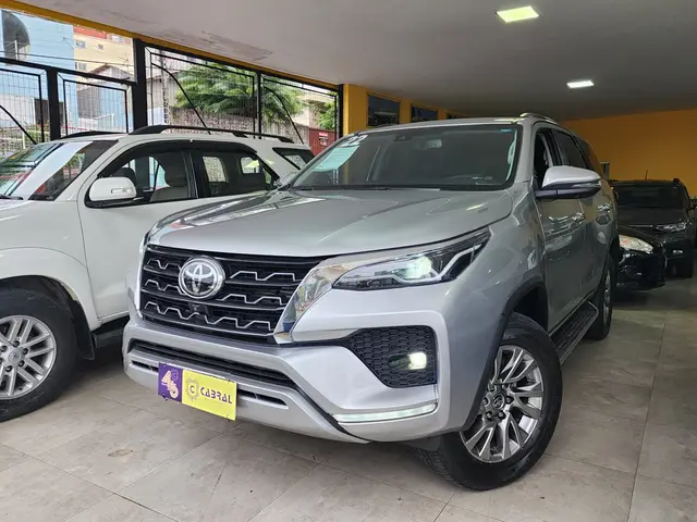 Carro Toyota SW4 2022 SRX 2.8 turbodiesel 7L 4x4 (Aut)