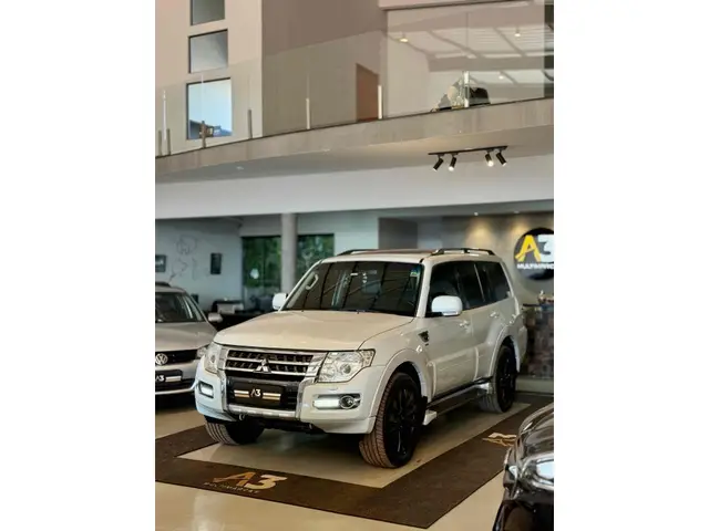 Carro Mitsubishi Pajero Full 2016 3.2 DI-D 5D HPE 4WD