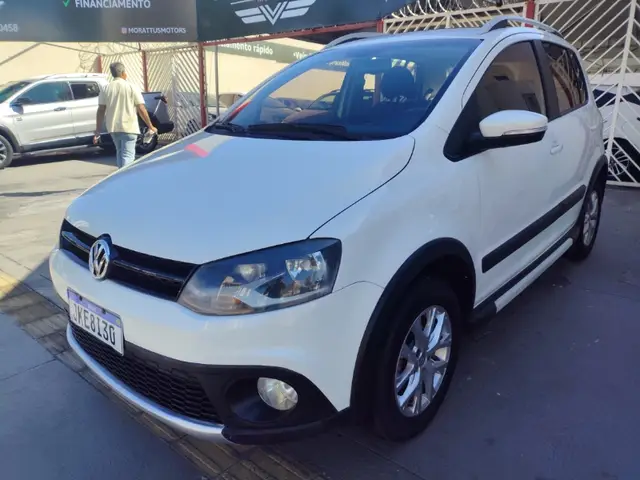 Carro Volkswagen CrossFox 2013 1.6 VHT (Flex)