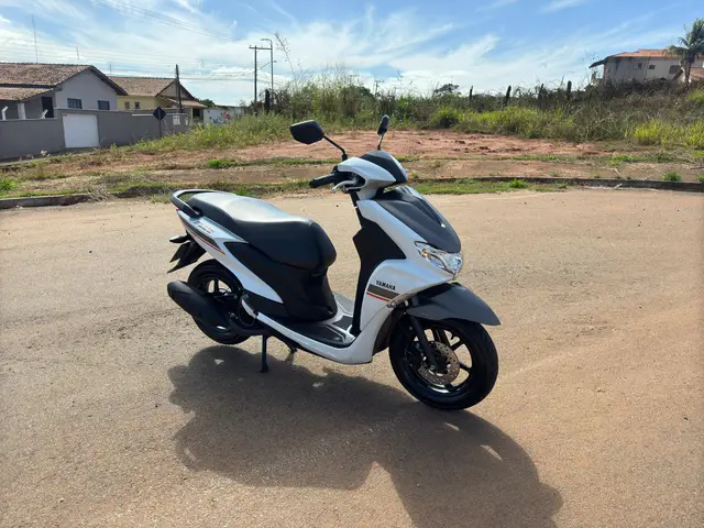 Moto Yamaha Fluo 2023 ABS